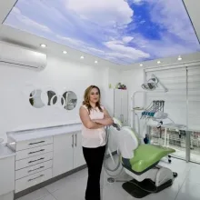 Dt. Binnur Toysal Yiğitbaşı — Diş Hekimi, Konyaaltı, Antalya. Portre fotoğrafı.