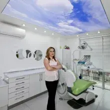 Dt. Binnur Toysal Yiğitbaşı — Diş Hekimi, Konyaaltı, Antalya. Portre fotoğrafı.