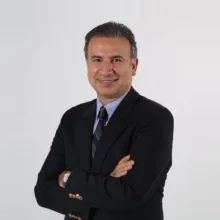 Op. Dr. Yılmaz Güzel — Kadın Hastalıkları Ve Doğum, İstanbul. Portre fotoğrafı.
