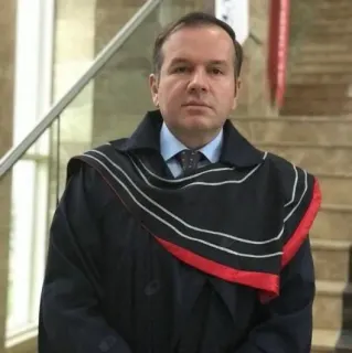 Prof. Dr. Onat Üzümcügil profilinde yer alan galeri fotoğrafı.