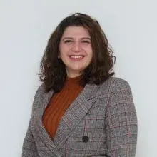 Psk. Yasemin Kuzucu — Psikoloji, Denizli. Portre fotoğrafı.