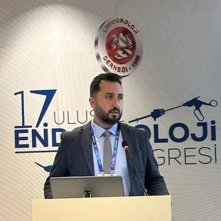 Doç. Dr. Enis Mert Yorulmaz — Üroloji. Portre fotoğrafı.