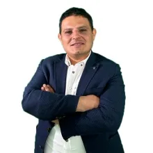 Prof. Dr. Teyyar Gökdeniz — Kardiyoloji, İstanbul. Portre fotoğrafı.