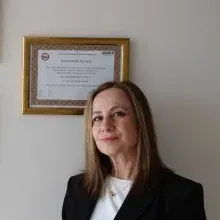 Doç. Dr. Neşe Güngör Yavaşoğlu — Nöroloji, Ankara. Portre fotoğrafı.