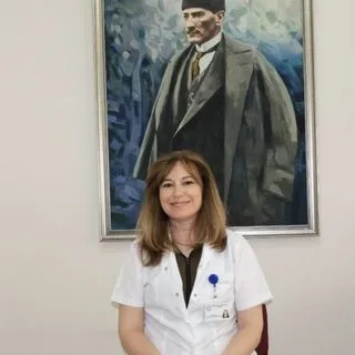 Prof. Dr. Alev Alp — Fiziksel Tıp Ve Rehabilitasyon, Bursa. Portre fotoğrafı.