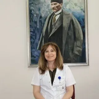 Prof. Dr. Alev Alp — Fiziksel Tıp Ve Rehabilitasyon, Bursa. Portre fotoğrafı.