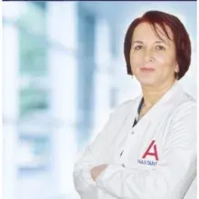 Uzm. Dr. Fatma Çuhadar — Enfeksiyon Hastalıkları, İstanbul. Portre fotoğrafı.