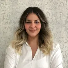 Kl. Psk. Kübra Karayiğitulaş Demir — Psikoloji, Kocaeli. Portre fotoğrafı.