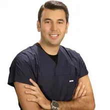 Dr. Dt. İbrahim Doğan — Protetik Diş Tedavisi, İstanbul. Portre fotoğrafı.