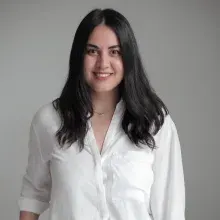 Uzm. Dt. Ceren Kütük — Periodontoloji, Tepebaşı, Eskişehir. Portre fotoğrafı.