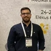 Dr. Turgut Ekici — İzmir. Portre fotoğrafı.