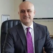 Prof. Dr. Alper Kaya — Beyin Ve Sinir Cerrahisi, İstanbul. Portre fotoğrafı.