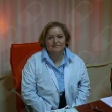 Uzm. Dr. Emine Sözerman Akkemik — Kadın Hastalıkları Ve Doğum, İzmir. Portre fotoğrafı.