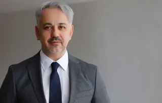 Doç. Dr. Nedim Sarıfakıoğlu profilinde yer alan galeri fotoğrafı.