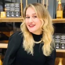 Kl. Psk. Aylin Koçubaba — Psikoloji, İstanbul. Portre fotoğrafı.