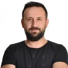 Psk. Dr. Mehmet Kılıç — Psikoloji, İzmir. Portre fotoğrafı.