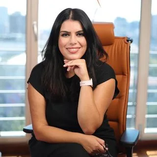 Prof. Dr. Defne Kaya Utlu — Fizyoterapi Ve Rehabilitasyon, Kadıköy, İstanbul. Portre fotoğrafı.