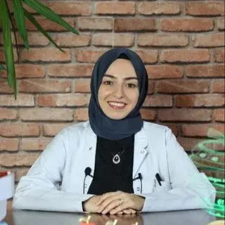 Dyt. Meltem Nazlı — Diyetisyen, Ümraniye, İstanbul. Portre fotoğrafı.