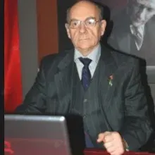 Prof. Dr. Lütfü Baş — Plastik Rekonstrüktif Ve Estetik Cerrahi, İstanbul. Portre fotoğrafı.