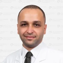 Doç. Dr. Oğuz Baran — Beyin Ve Sinir Cerrahisi, İstanbul. Portre fotoğrafı.