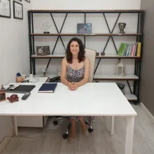 Psk. Yasemin Değer Karaca — Psikoloji, Mersin. Portre fotoğrafı.