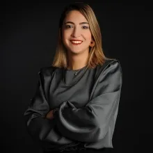 Psk. İpek Akalp İnal — Psikoloji, Isparta. Portre fotoğrafı.