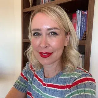 Uzm. Dr. Gülşah Meral Özgür — Psikiyatri, İstanbul. Portre fotoğrafı.