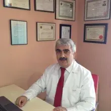 Uzm. Dt. Erdal Deniz — Ortodonti, Kayseri. Portre fotoğrafı.