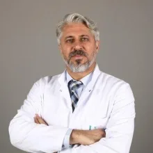 Prof. Dr. Hakan Uçar — Kardiyoloji, Küçükçekmece, İstanbul. Portre fotoğrafı.