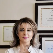 Prof. Dr. Kıymet İkbal Bakal — Fiziksel Tıp Ve Rehabilitasyon, Ankara. Portre fotoğrafı.