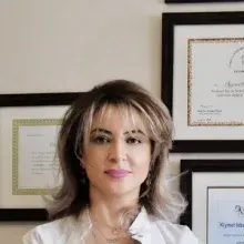 Prof. Dr. Kıymet İkbal Bakal — Fiziksel Tıp Ve Rehabilitasyon, Ankara. Portre fotoğrafı.