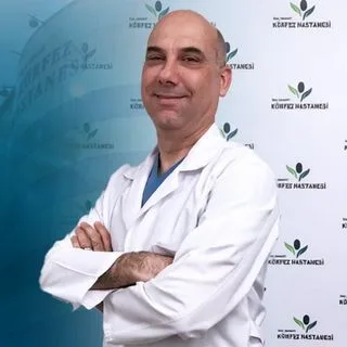 Dt. Teoman İsmail Gür — Diş Hekimi. Portre fotoğrafı.