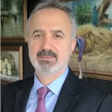 Op. Dr. Sadullah Karun — Plastik Rekonstrüktif Ve Estetik Cerrahi, Şişli, İstanbul. Portre fotoğrafı.