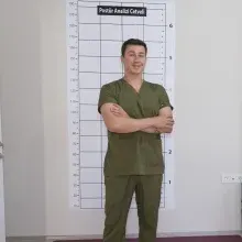 Fzt. Samet Dinç — Fizyoterapi Ve Rehabilitasyon, Çanakkale. Portre fotoğrafı.