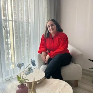 Psk. Güler Korkmaz — Psikoloji, Kayseri. Portre fotoğrafı.
