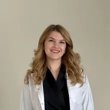Op. Dr. Bengü Nur Barış Akcan — Kadın Hastalıkları Ve Doğum, Ankara. Portre fotoğrafı.