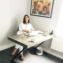 Dt. Beril Atalay — Diş Hekimi, İstanbul. Portre fotoğrafı.