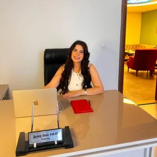 Psk. Zeynep Deniz Şakar — Psikoloji, Van. Portre fotoğrafı.