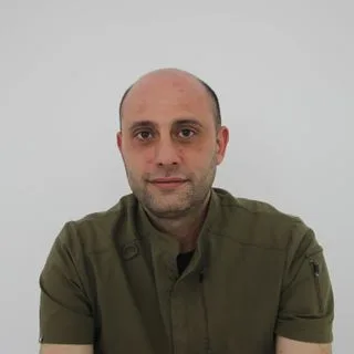 Dt. Onur Öğümsöğütlü — Diş Hekimi, Şehitkamil, Gaziantep. Portre fotoğrafı.