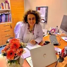 Op. Dr. Meliha Kovancı Bayraktaroğlu — Kadın Hastalıkları Ve Doğum, Tepebaşı, Eskişehir. Portre fotoğrafı.
