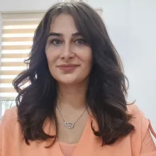 Doç. Dr. Pınar Demir — Çocuk Diş Hekimliği (Pedodonti), Kayseri. Portre fotoğrafı.
