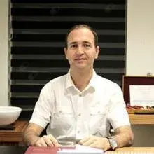 Prof. Dr. Yüksel Totan — Göz Hastalıkları, Ankara. Portre fotoğrafı.