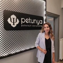 Psk. Dan. Zeynep Şahin — Psikolojik Danışma ve Rehberlik, Samsun. Portre fotoğrafı.