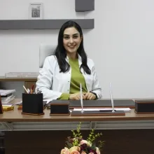 Dt. Merve Hakan — Diş Hekimi, Balıkesir. Portre fotoğrafı.