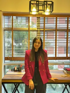 Psk. Özge Özkalay profilinde yer alan galeri fotoğrafı.
