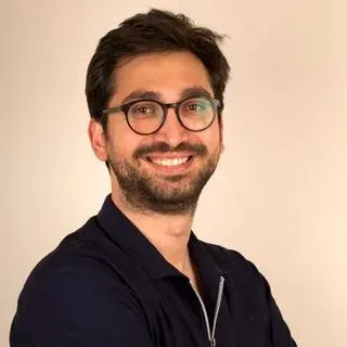 Uzm. Dt. Aykut Gürel — İstanbul. Portre fotoğrafı.