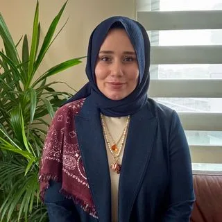 Kl. Psk. Merve Yaşar — Psikoloji, İstanbul. Portre fotoğrafı.