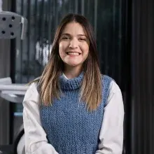 Dt. Deniz Nurdoğan Derbeder — Diş Hekimi, Ordu. Portre fotoğrafı.