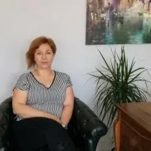 Uzm. Dr. Işıl Ateş Çöl — Psikiyatri, Bursa. Portre fotoğrafı.