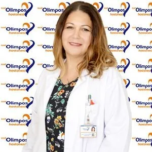 Uzm. Dr. Hale Kızdanoğlu — İç Hastalıkları, Konyaaltı, Antalya. Portre fotoğrafı.